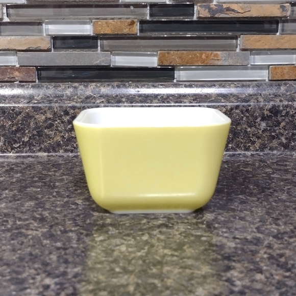 Vintage Pyrex fridge dish container - Picture 3 of 8